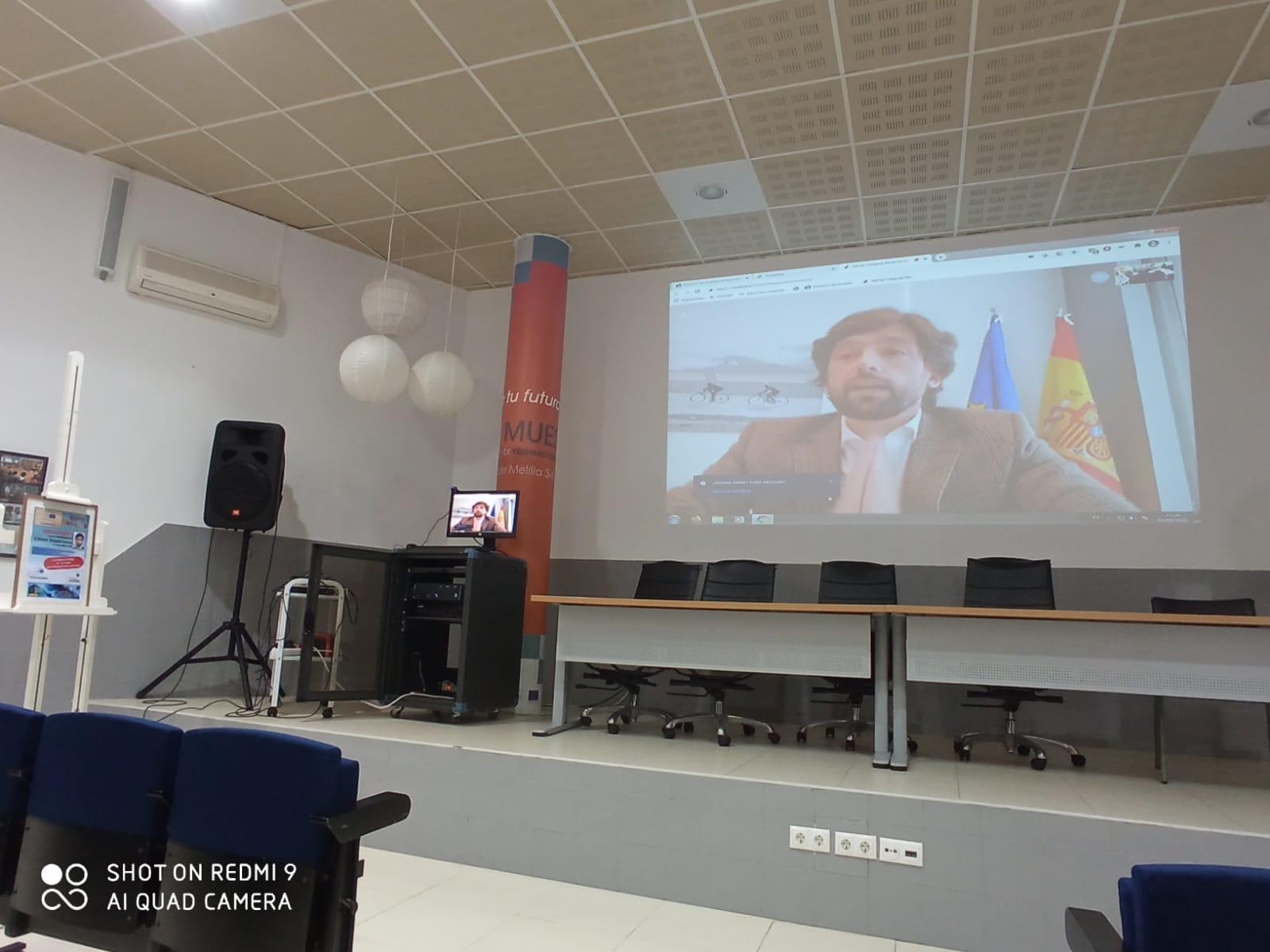 Videoconferencia con el eurodiputado Adrián Vázquez.
