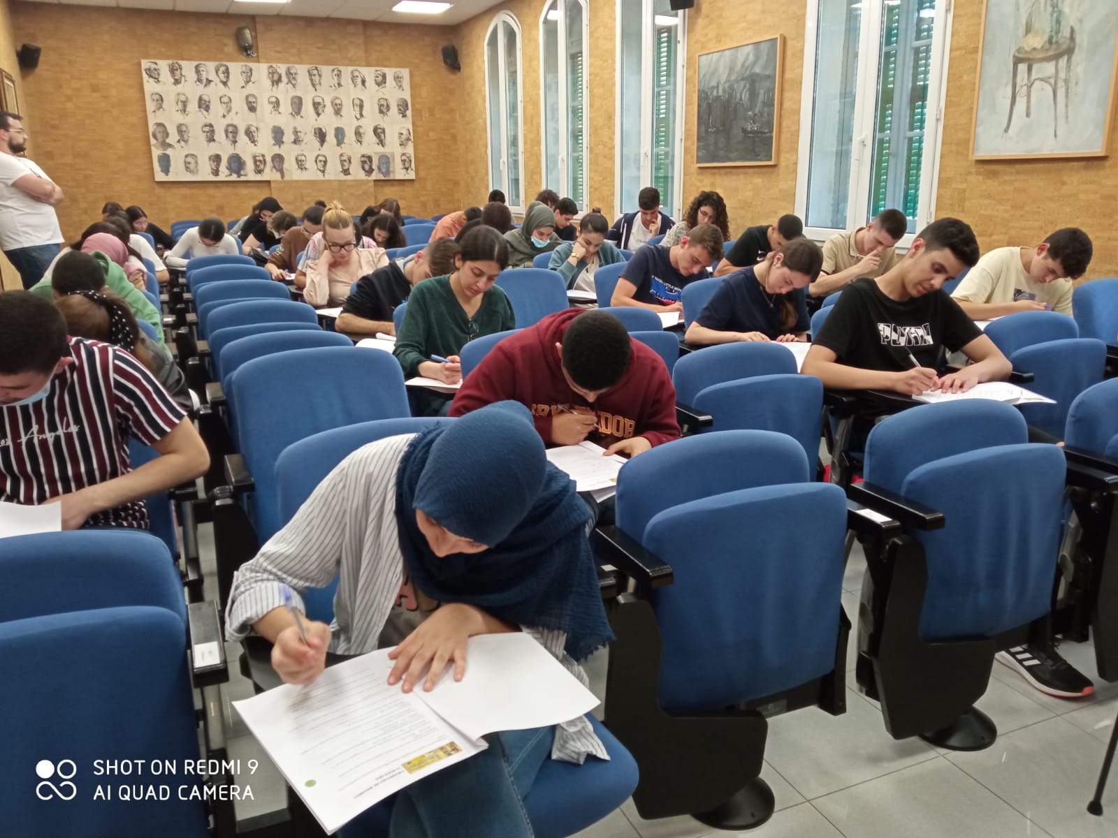 Los alumnos durante el examen.